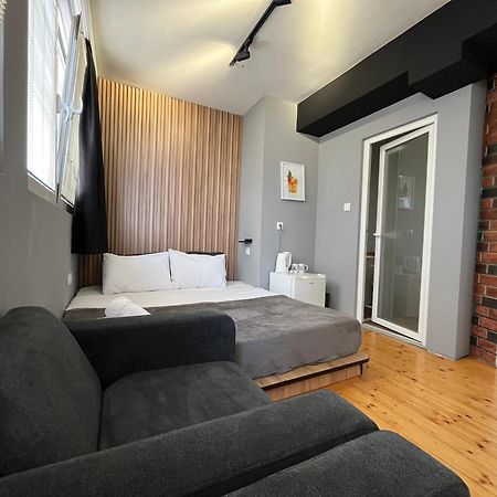 Mickitos Urban Hostel Skopje Buitenkant foto