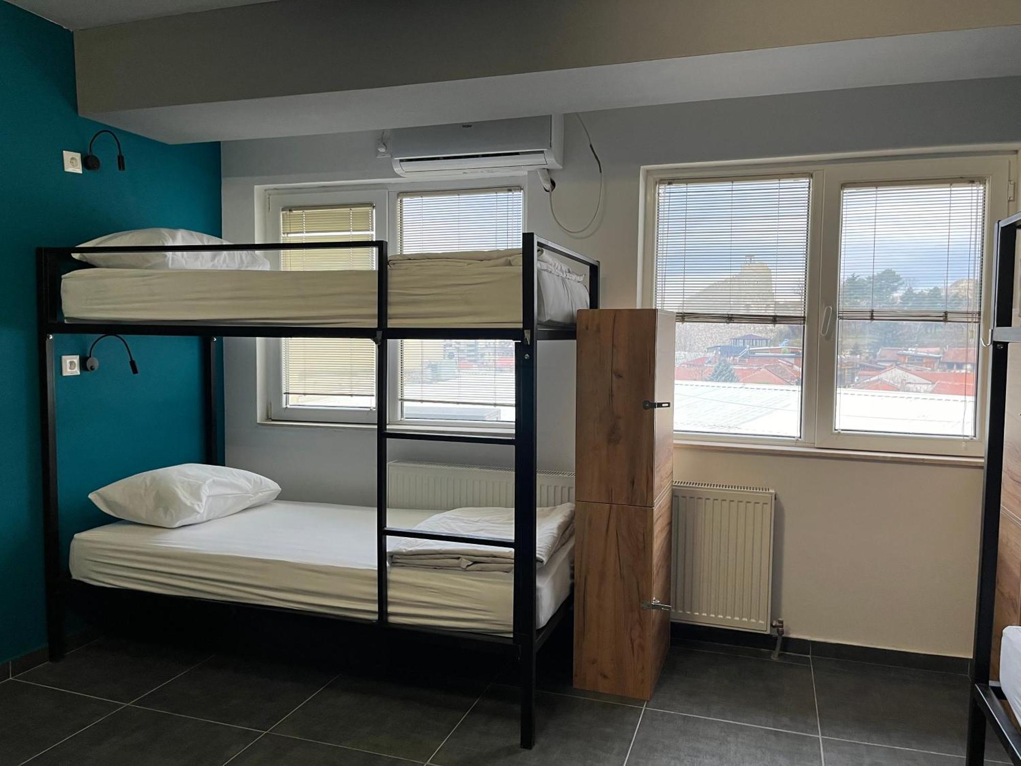 Mickitos Urban Hostel Skopje Buitenkant foto