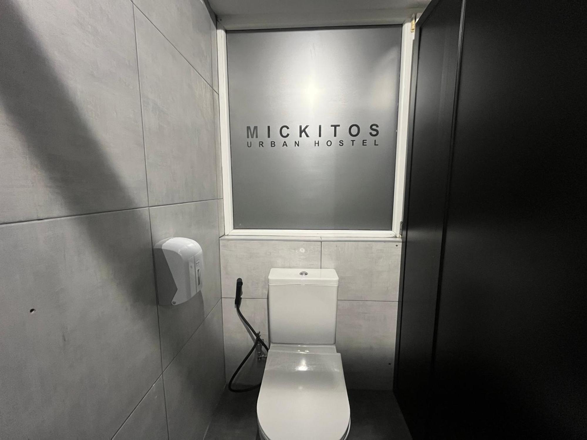 Mickitos Urban Hostel Skopje Buitenkant foto