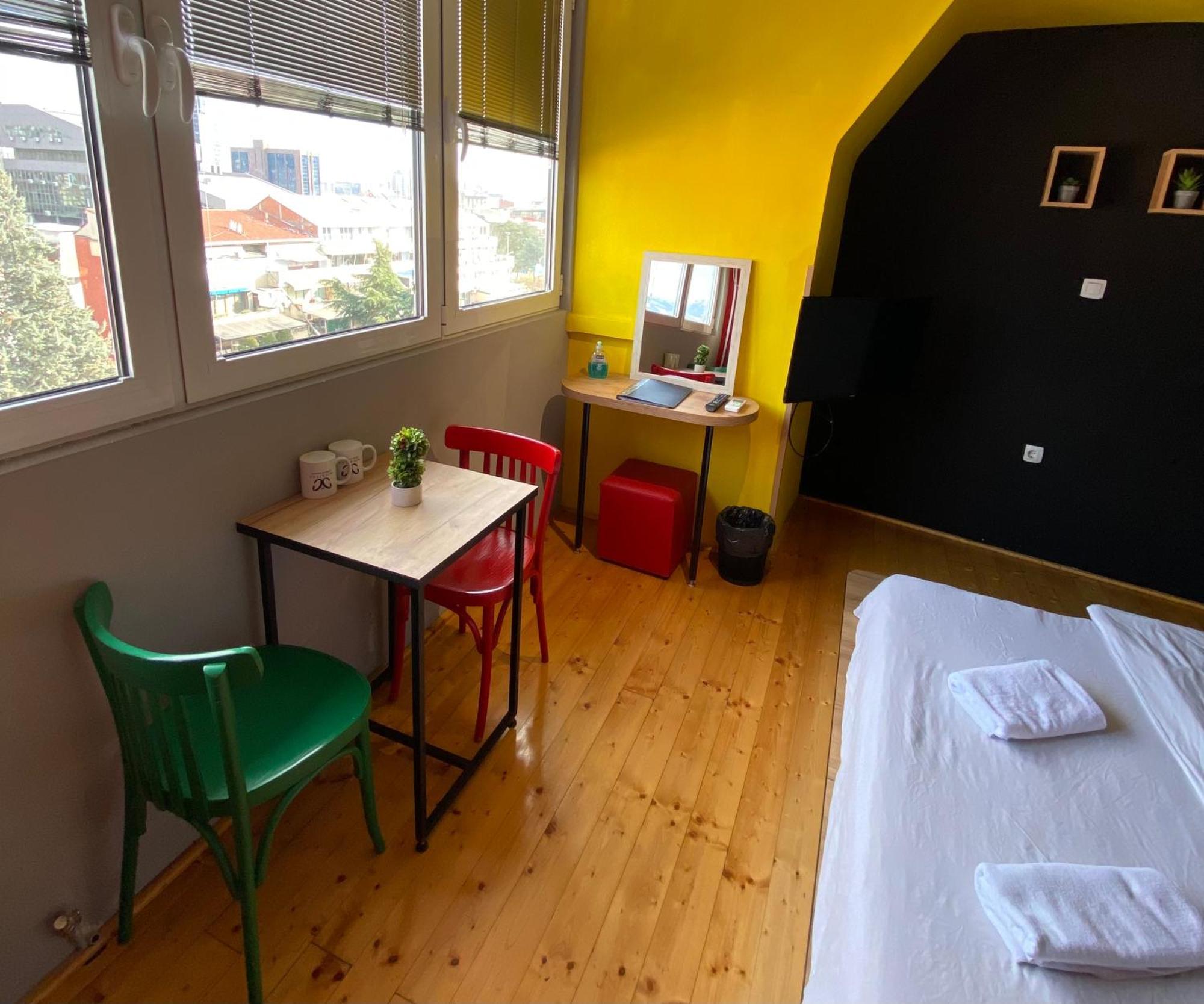 Mickitos Urban Hostel Skopje Kamer foto